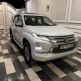 Mitsubishi Pajero 2020