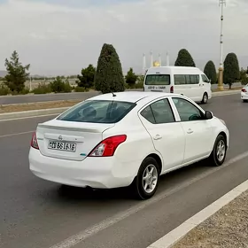 Nissan Versa 2012