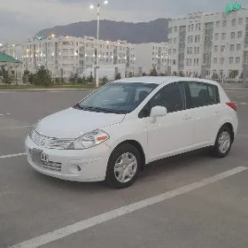 Nissan Versa 2011
