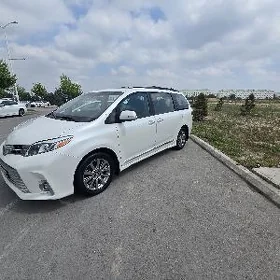 Toyota Sienna 2020