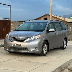 Toyota Sienna 2012