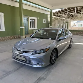 Toyota Camry 2021
