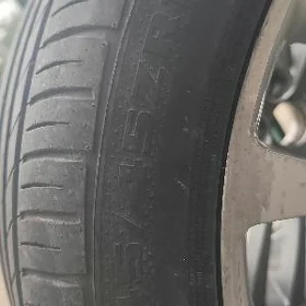 245 45 ZR18