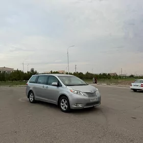 Toyota Sienna 2010