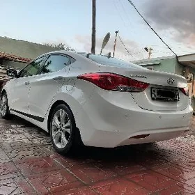 Hyundai Elantra 2011