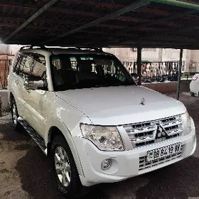 Mitsubishi Pajero 2013