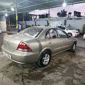 Nissan Sunny 2011