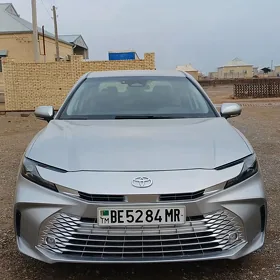 Toyota Camry Hybrid 2025