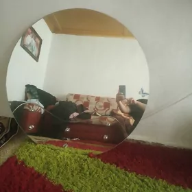 Ayna yuz gorilyan