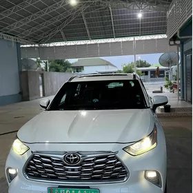 Toyota Highlander 2021