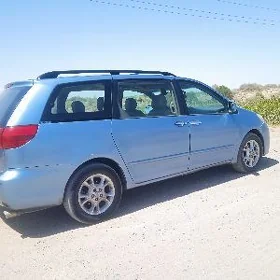 Toyota Sienna 2005