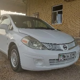Nissan Versa 2012