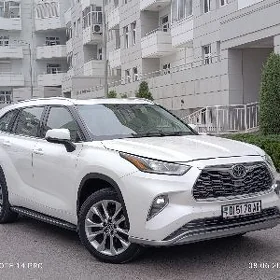 Toyota Highlander 2021