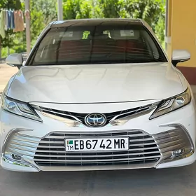 Toyota Camry 2021