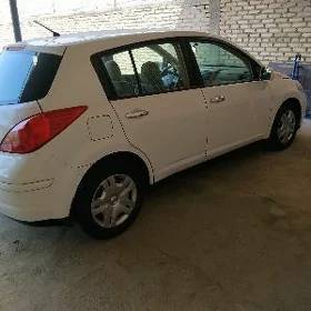 Nissan Tiida 2010