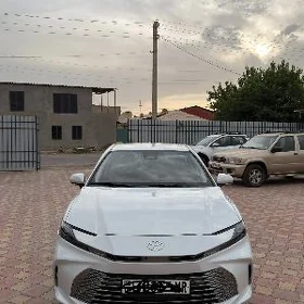 Toyota Camry Hybrid 2024