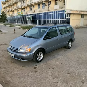 Toyota Sienna 2001