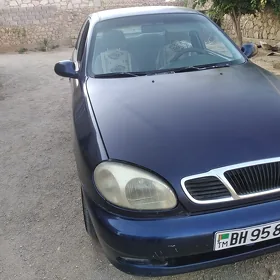 Daewoo Lanos 2001