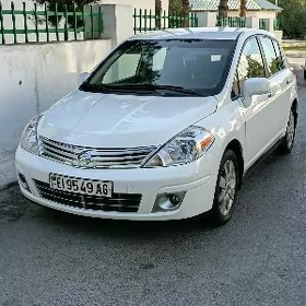 Nissan Versa 2011