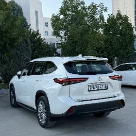 Toyota Highlander 2021