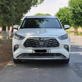 Toyota Highlander 2020