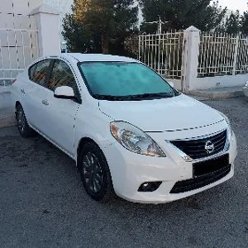 Nissan Versa 2012