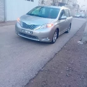 Toyota Sienna 2015
