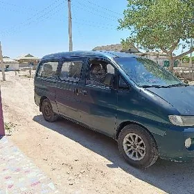 Hyundai H-1 2002