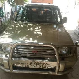 Mitsubishi Pajero 1992