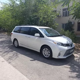 Toyota Sienna 2017