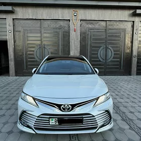 Toyota Camry 2021