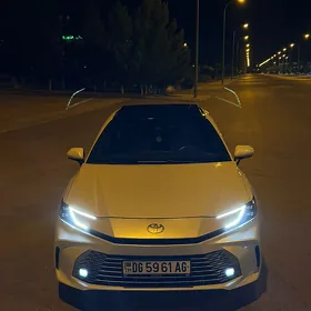 Toyota Camry Hybrid 2025