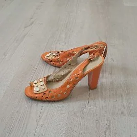 продаётся женский босоножка