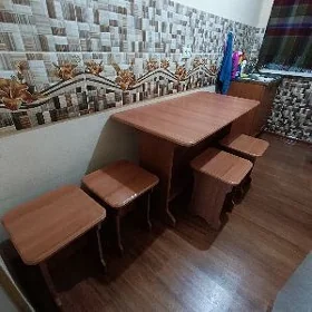 Кухонный стол