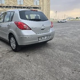 Nissan Versa 2011