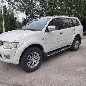 Mitsubishi Pajero 2011