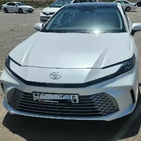 Toyota Camry Hybrid 2025