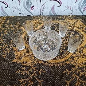 Ваза и стаканы хрустальные