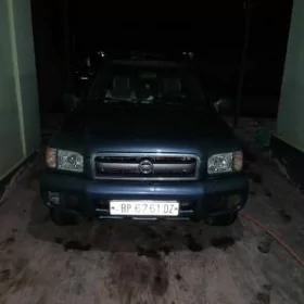 Nissan Pathfinder 2002