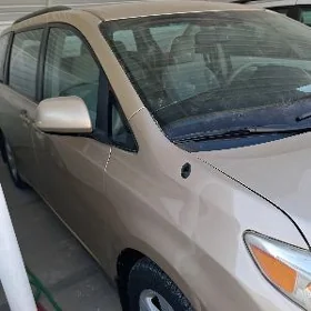 Toyota Sienna 2010