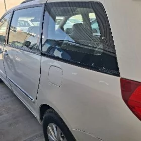 Toyota Sienna 2003