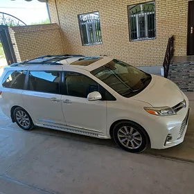 Toyota Sienna 2020