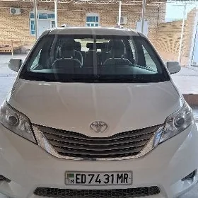 Toyota Sienna 2015