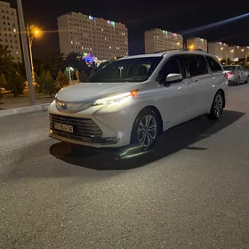 Toyota Sienna 2021