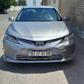 Toyota Camry 2021