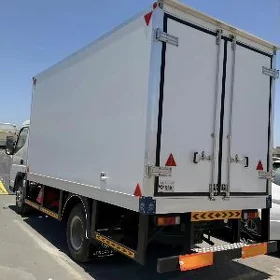 Mitsubishi Canter 2025
