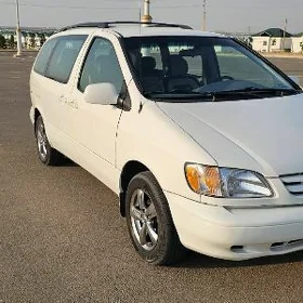 Toyota Sienna 1999
