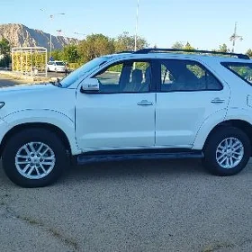 Toyota Fortuner 2015