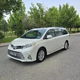 Toyota Sienna 2019