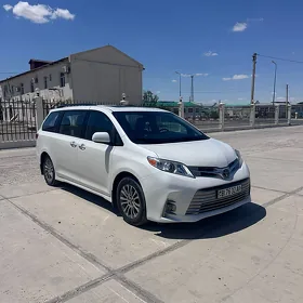 Toyota Sienna 2019